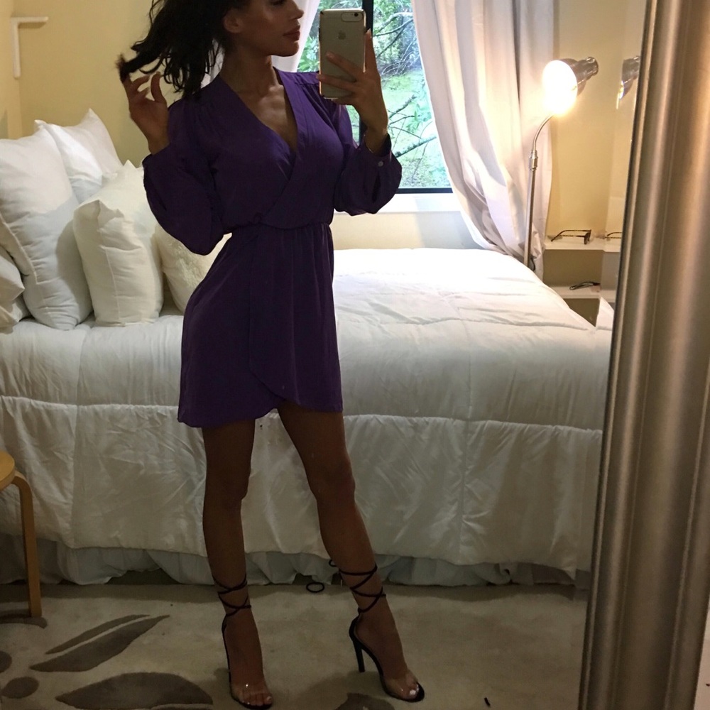 Honey punch that’s a wrap surplice dress xs purple - Picture 2 of 2